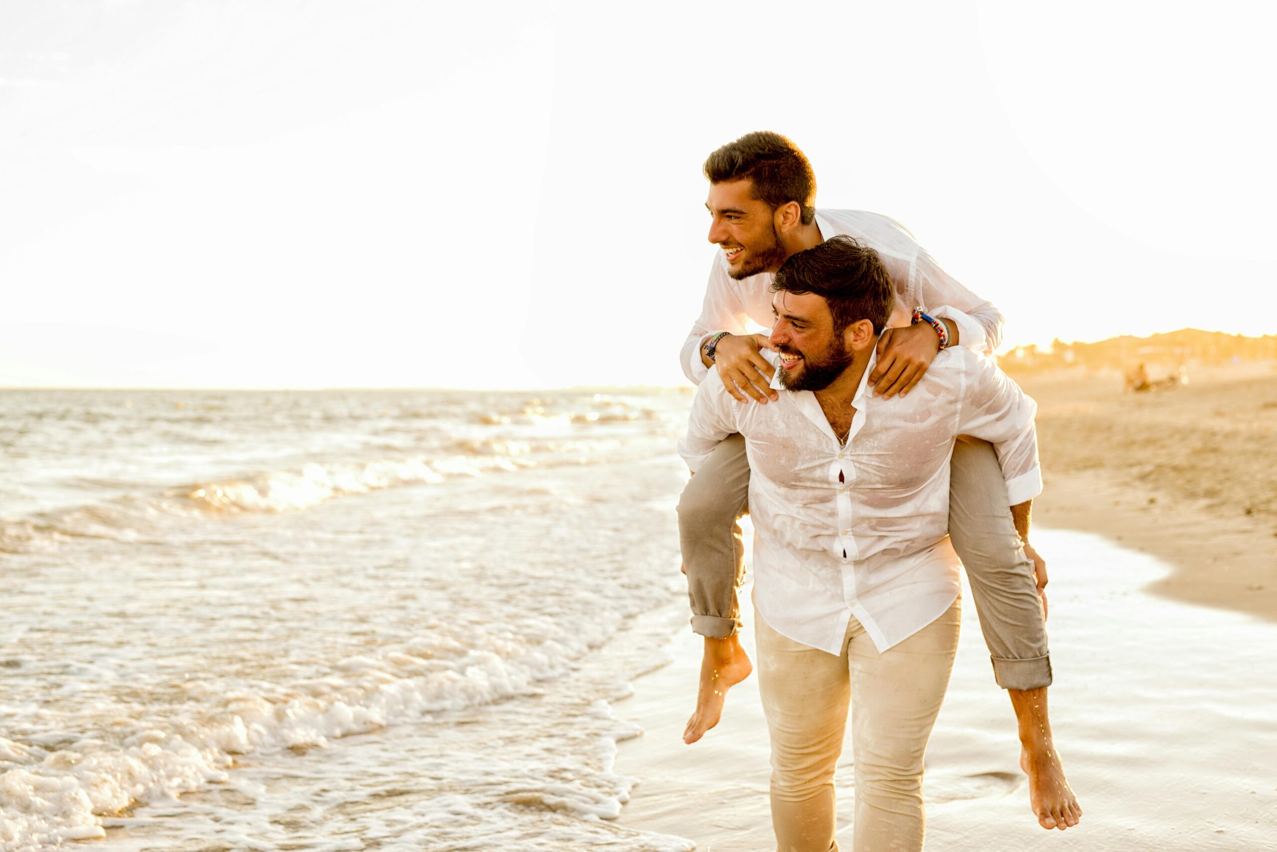 Couple enjoying vacation thanks to earned miles