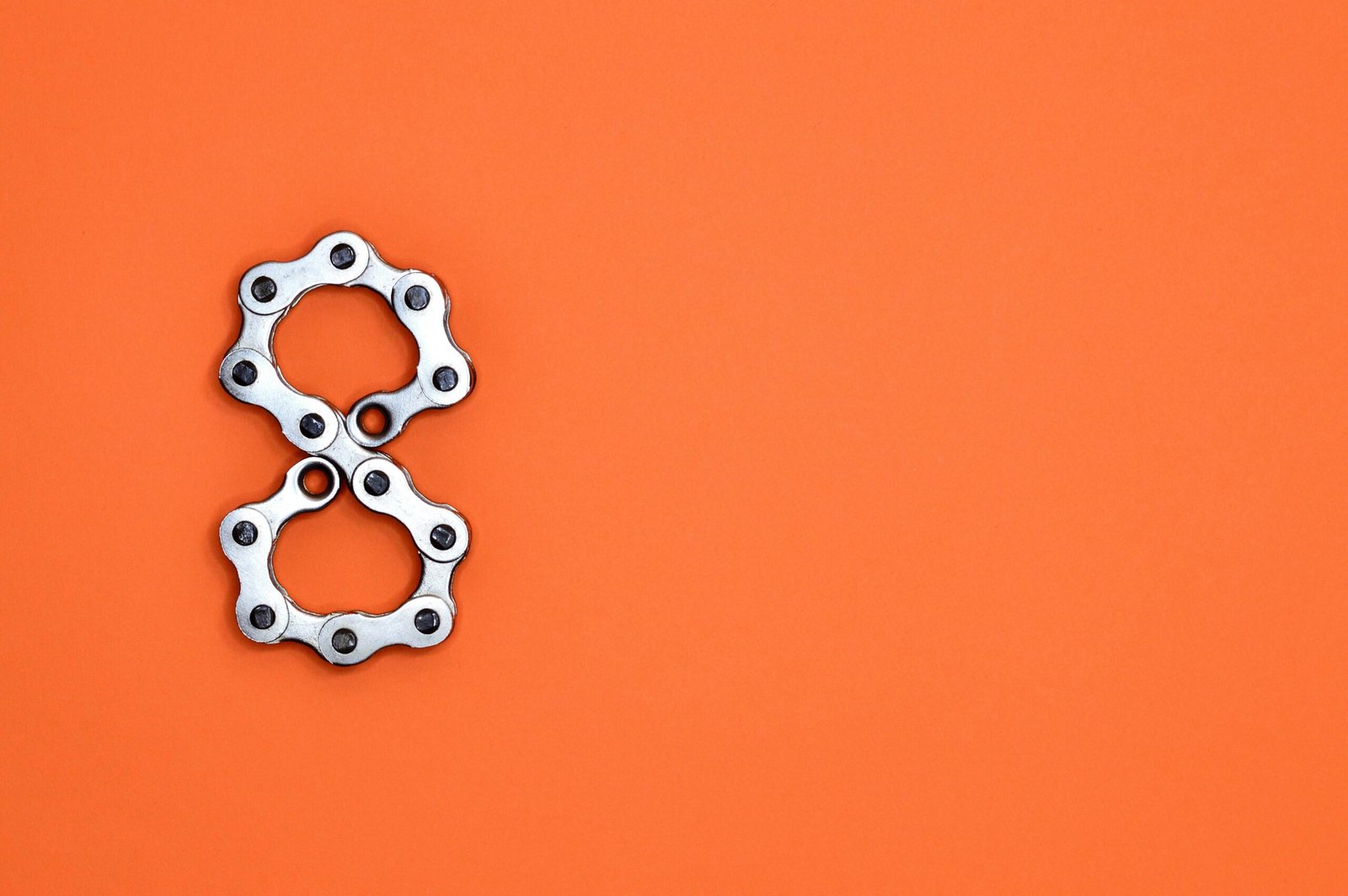 Graphic comparing different types of metal credit cards and their benefits