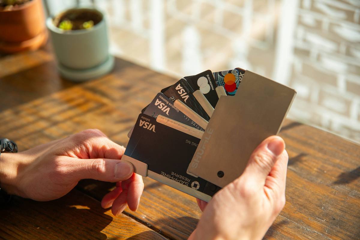 A side-by-side comparison of a metal credit card and a traditional plastic card.